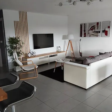 Vila En Corse Sur La Cote Est Santa-Maria-Poggio (Corsica)