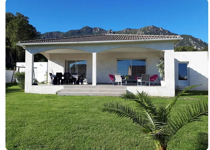 En Corse Sur La Cote Est Santa-Maria-Poggio (Corsica)