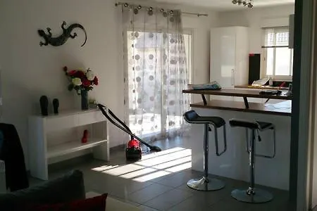 Vila En Corse Sur La Cote Est *